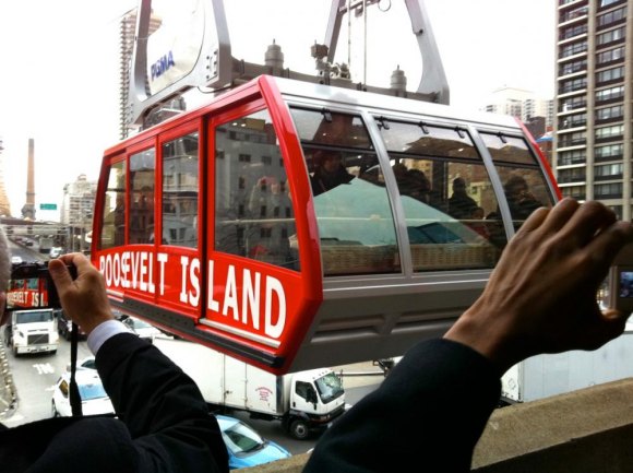 All About the Roosevelt Island Tram Roosevelt Island Tram arrives on 2nd Avenue.